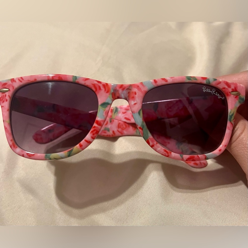 Lilly Pulitzer sunglasses 🕶️ 🌸 🌺 ☀️